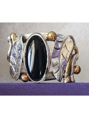 Ring Black Jade Silver Leaves Gold accents  Size 7 1/2  8.1 gr Stone 15 x 8 mm L